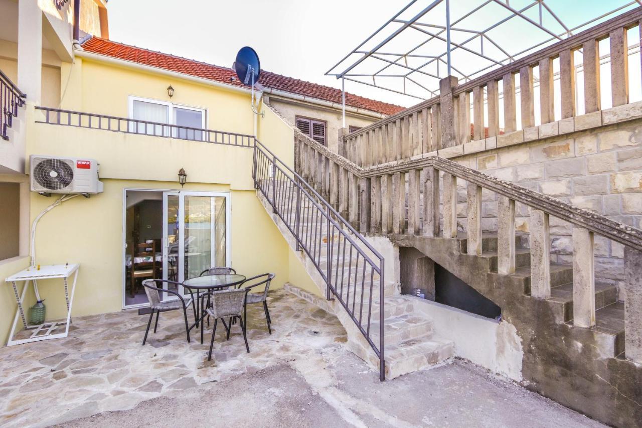 Apartments Bella Di Boka Тиват Экстерьер фото